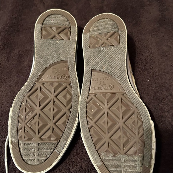 Women’s Converse, size 6 - Picture 5 of 5